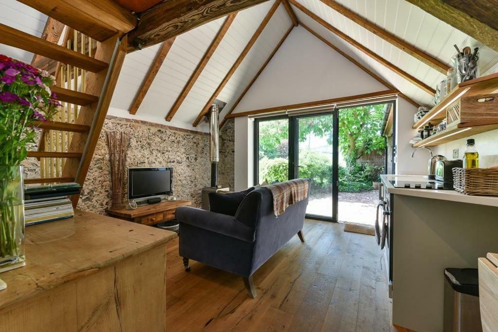 Shepherds Barn West Dean エクステリア 写真